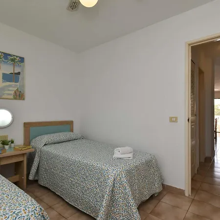 Castle Harbour 3 *