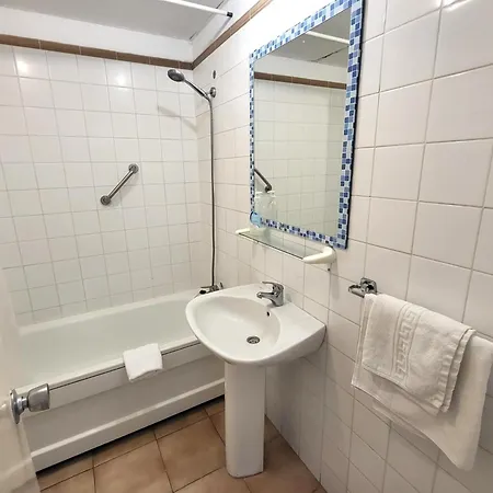 Apartment Castle Harbour 3 *